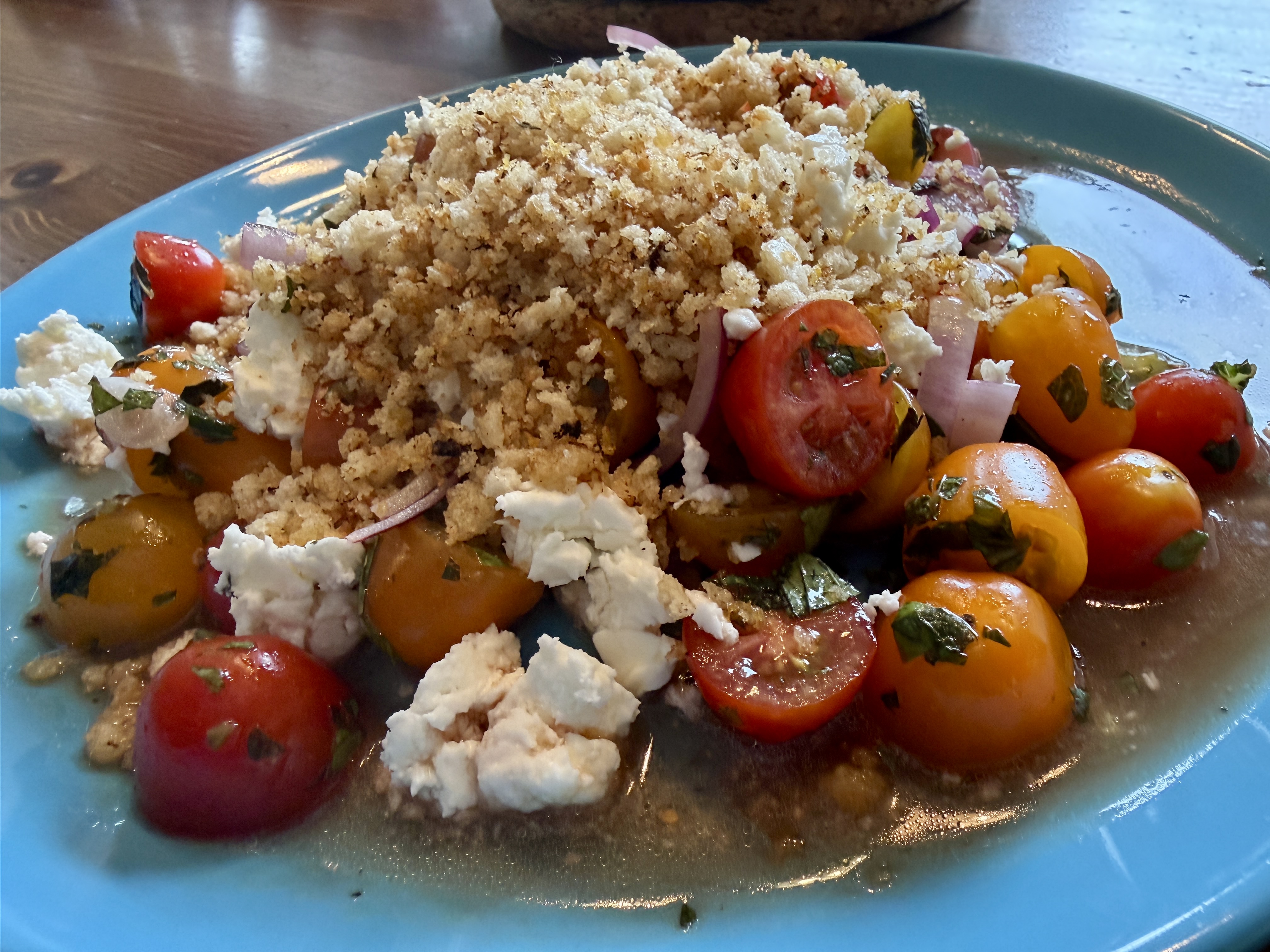 <i>Salat mit gegrillten</i><i>Nektarinen,</i><i>Tomaten & Feta</i>